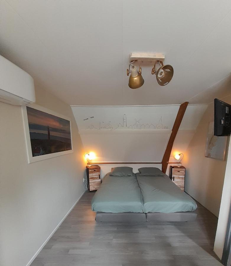 22Up Bed & Koffie Bed & Breakfast Den Burg Exterior photo